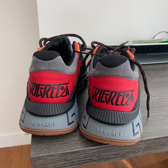 Red Versace sneaker - Picture 3 of 3